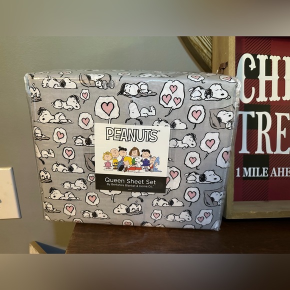 Peanuts Bedding Peanuts Snoopy Valentines Queen Sheet Set Nwt Poshmark